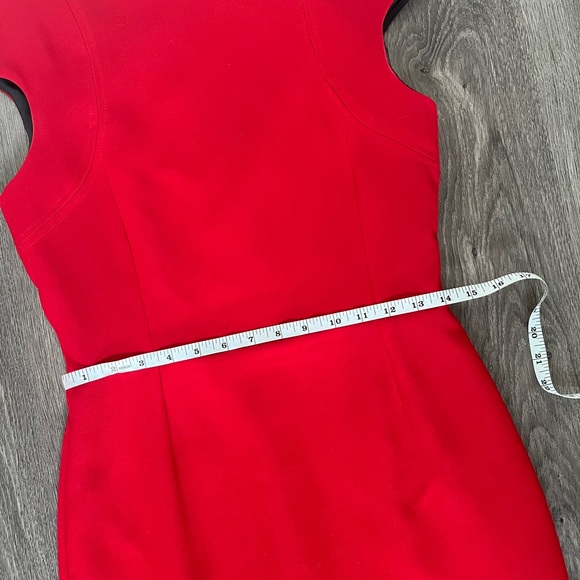 Red dress - Picture 4 of 4